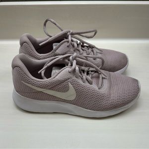 Womans Nike Tajun size 6